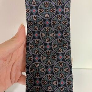 BROOKS BROTHERS made in USA 100% Silk Tie Mens Black Geometric Necktie